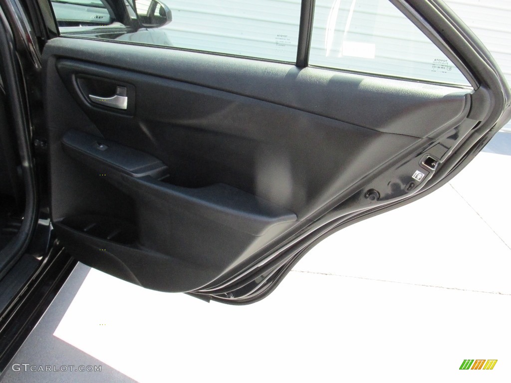 2015 Camry SE - Attitude Black Metallic / Black photo #28