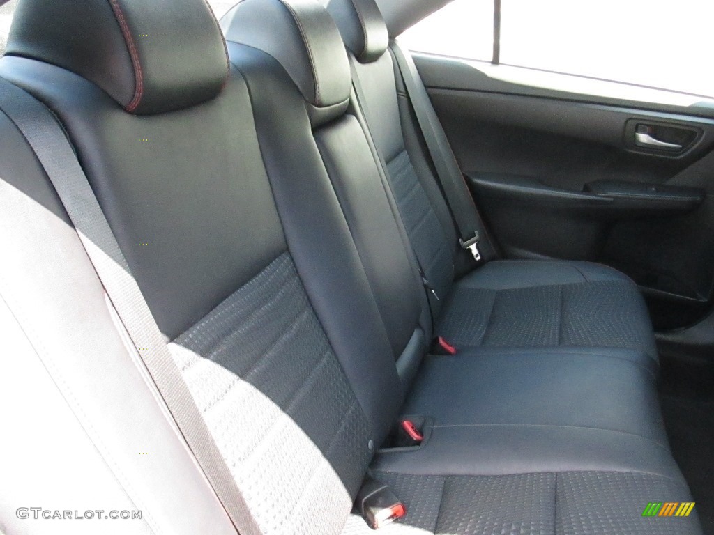 2015 Camry SE - Attitude Black Metallic / Black photo #29