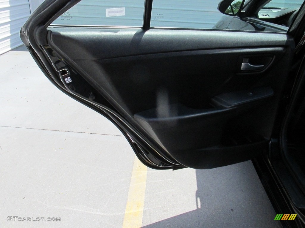 2015 Camry SE - Attitude Black Metallic / Black photo #30