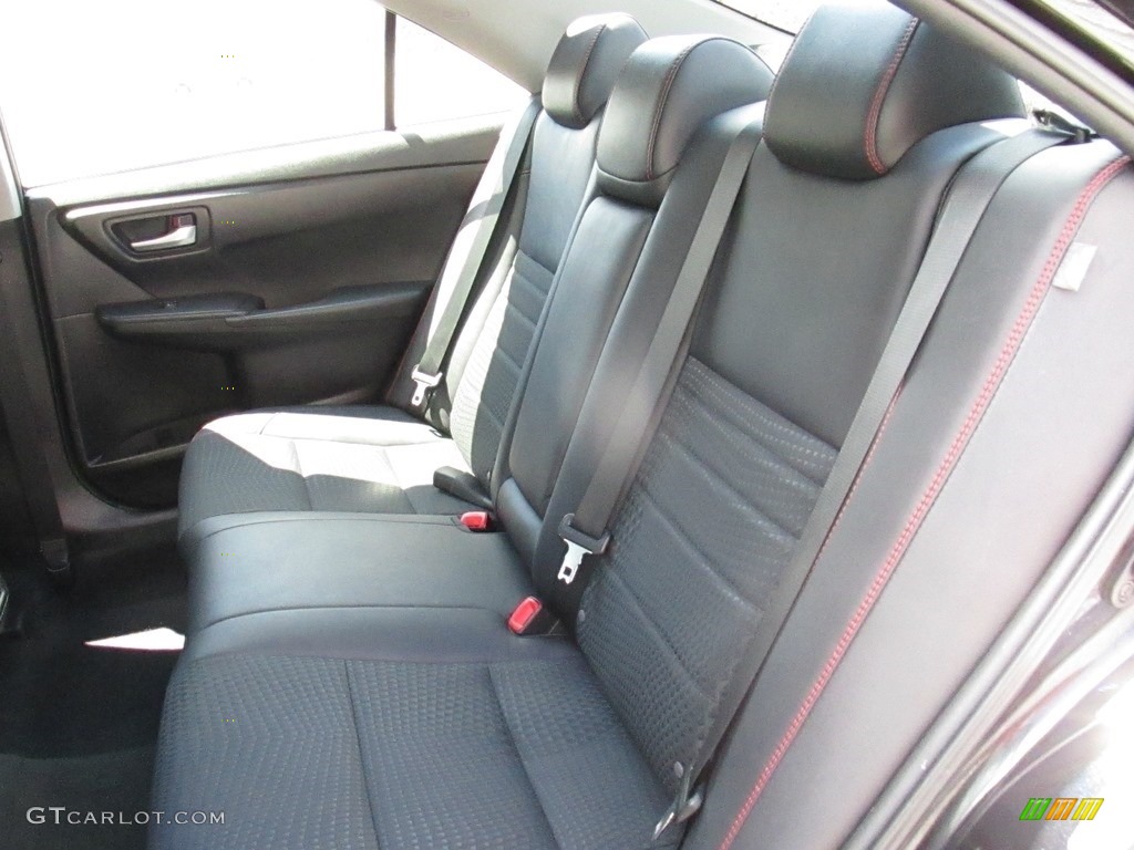 2015 Camry SE - Attitude Black Metallic / Black photo #31