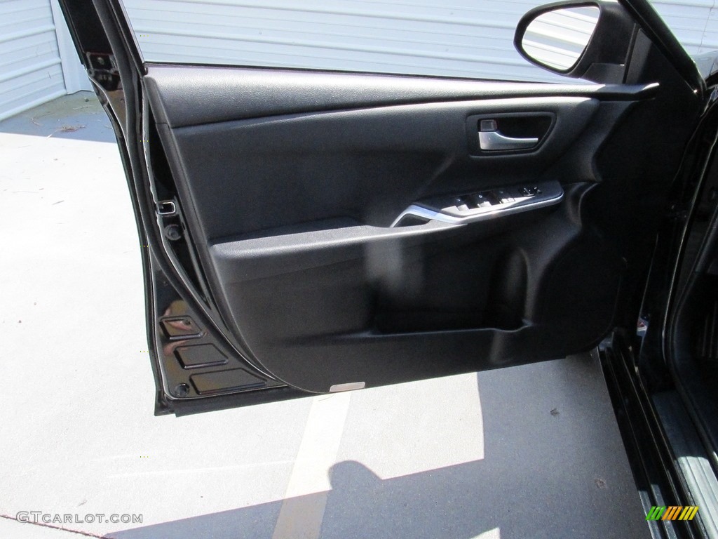 2015 Camry SE - Attitude Black Metallic / Black photo #33