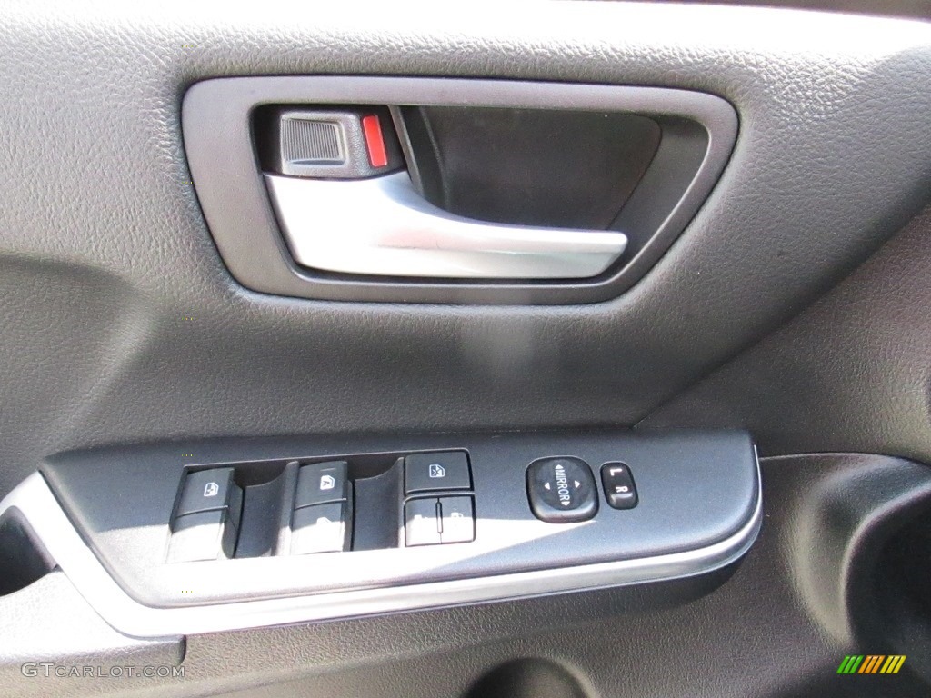 2015 Camry SE - Attitude Black Metallic / Black photo #34