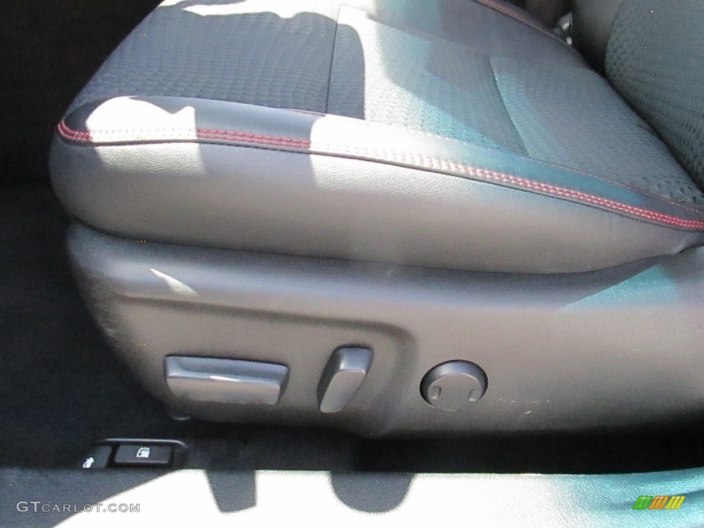 2015 Camry SE - Attitude Black Metallic / Black photo #37