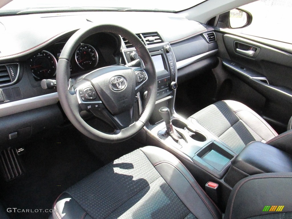 2015 Camry SE - Attitude Black Metallic / Black photo #38