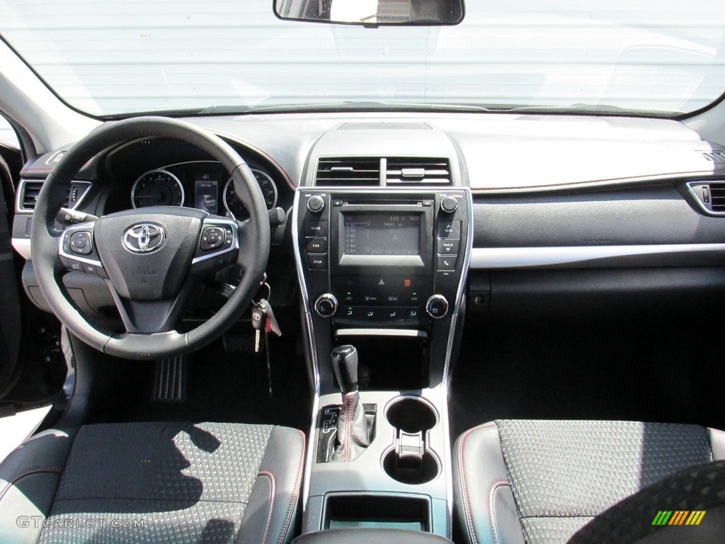 2015 Camry SE - Attitude Black Metallic / Black photo #41