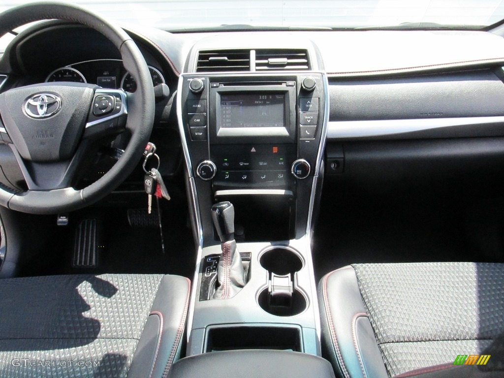 2015 Camry SE - Attitude Black Metallic / Black photo #42