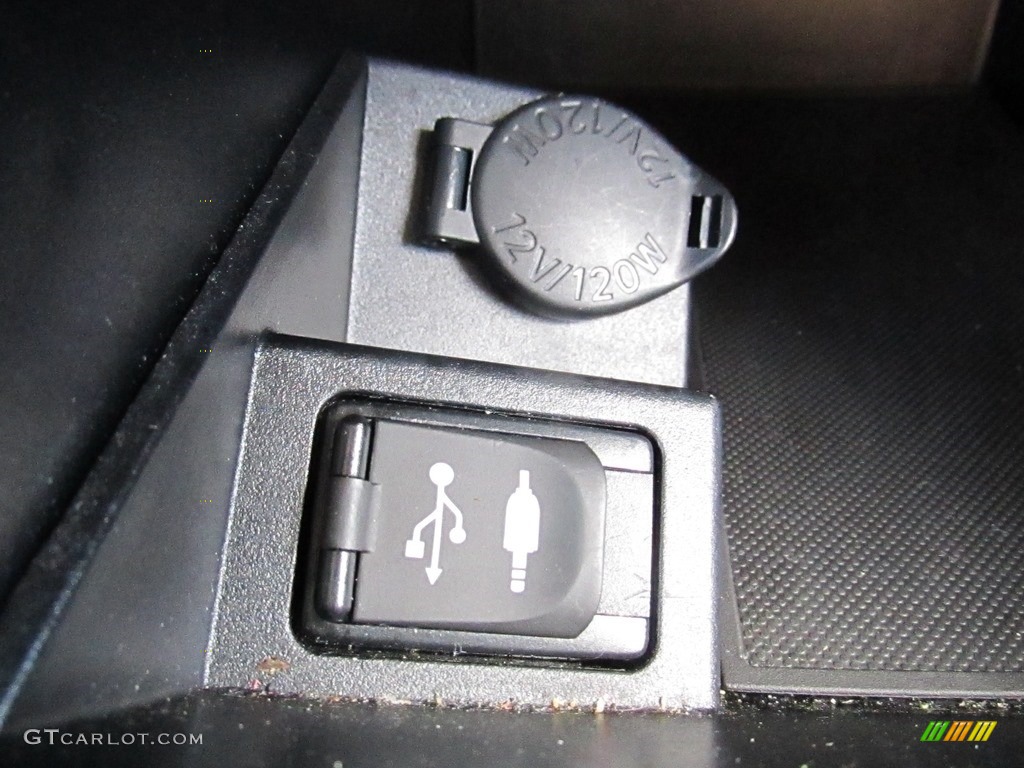 2015 Camry SE - Attitude Black Metallic / Black photo #45