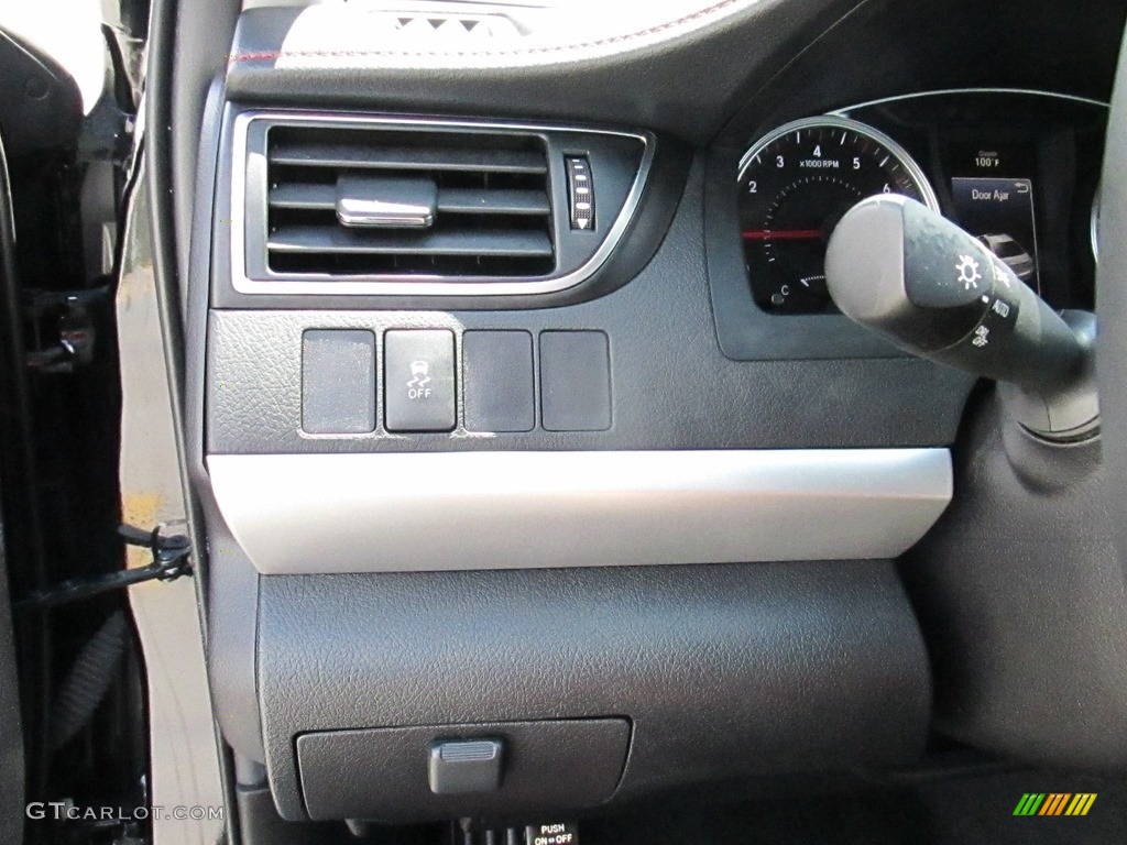 2015 Camry SE - Attitude Black Metallic / Black photo #53