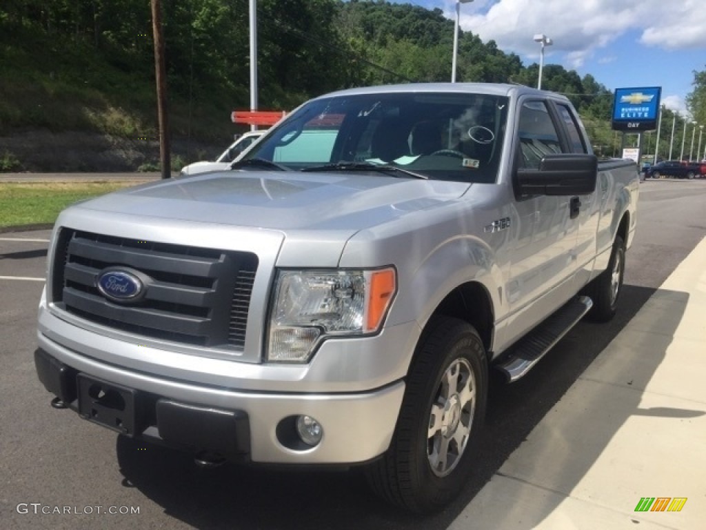 2010 F150 STX SuperCab 4x4 - Ingot Silver Metallic / Medium Stone photo #4