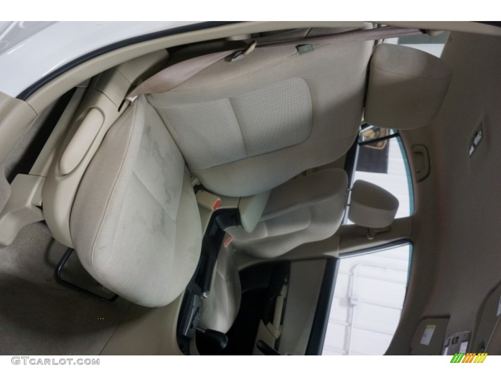 2007 MAZDA3 i Sport Sedan - Rally White / Beige photo #19