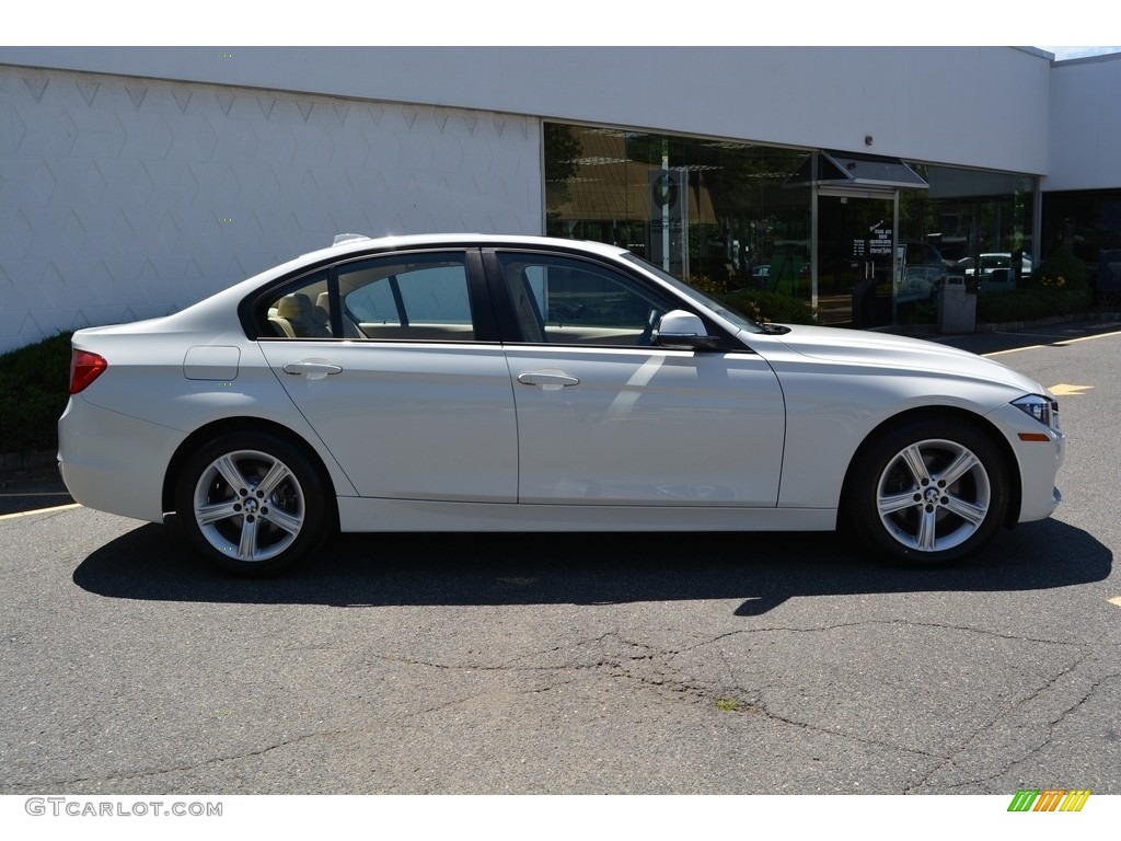 2013 3 Series 320i xDrive Sedan - Alpine White / Venetian Beige photo #2