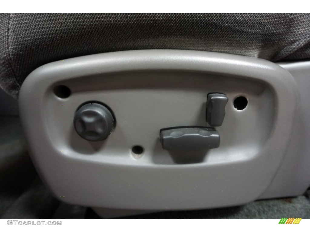 2002 TrailBlazer LT 4x4 - Majestic Red Metallic / Dark Pewter photo #24