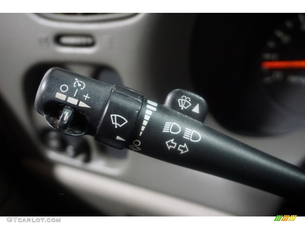 2002 TrailBlazer LT 4x4 - Majestic Red Metallic / Dark Pewter photo #30