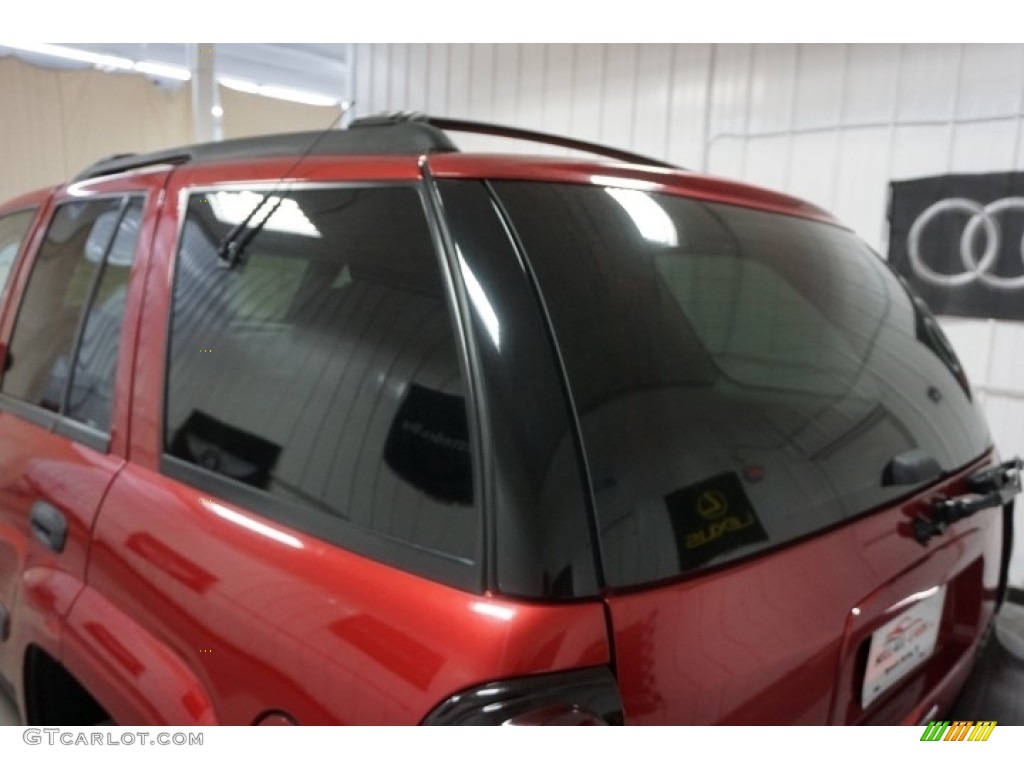 2002 TrailBlazer LT 4x4 - Majestic Red Metallic / Dark Pewter photo #80