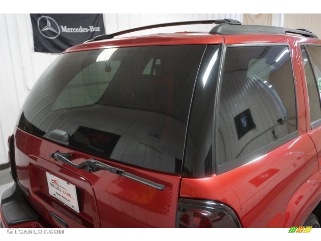 2002 TrailBlazer LT 4x4 - Majestic Red Metallic / Dark Pewter photo #82