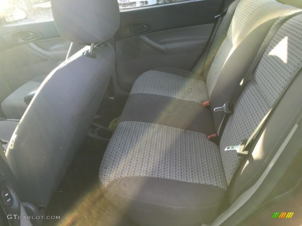 2007 Focus ZX4 SE Sedan - Dark Toreador Red Metallic / Charcoal/Light Flint photo #11