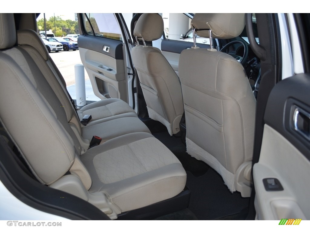 2014 Explorer FWD - Oxford White / Medium Light Stone photo #13