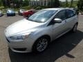 2015 Ingot Silver Metallic Ford Focus SE Hatchback  photo #6