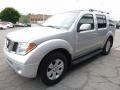 Silver Lightning Metallic - Pathfinder LE 4x4 Photo No. 6
