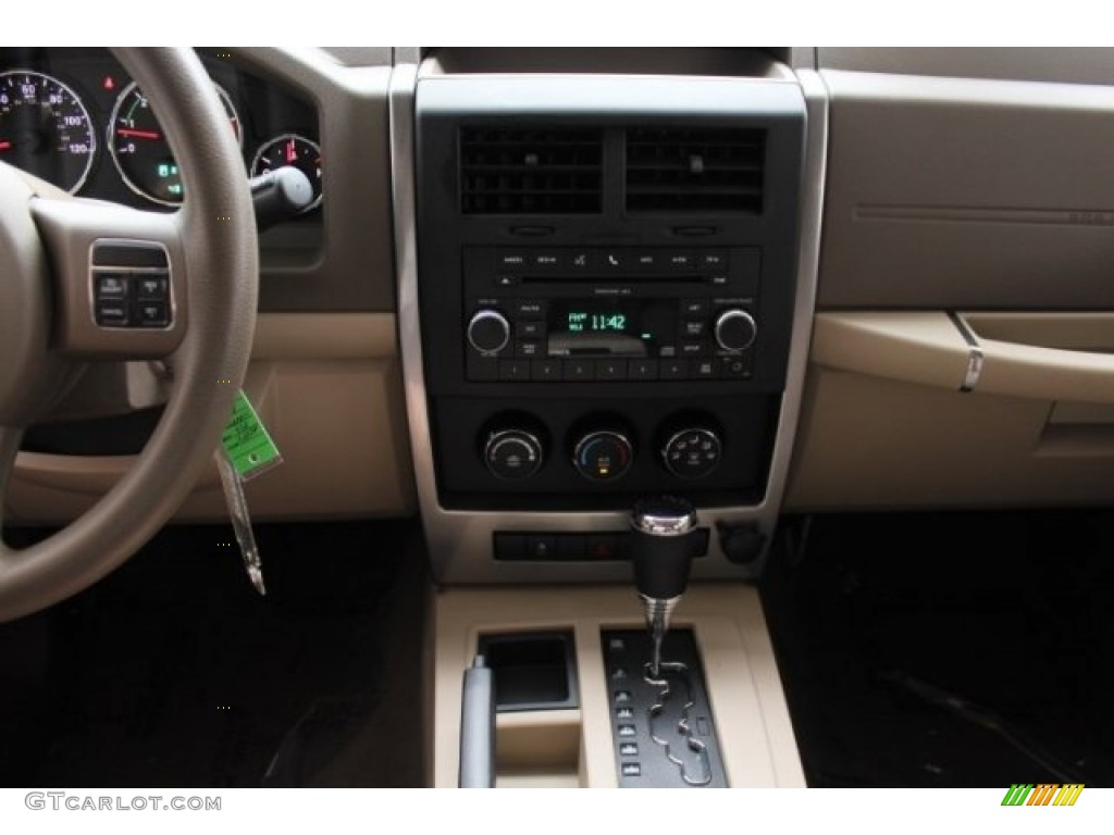 2011 Liberty Sport - Natural Green Metallic / Pastel Pebble Beige photo #15