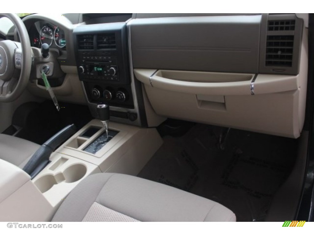 2011 Liberty Sport - Natural Green Metallic / Pastel Pebble Beige photo #27
