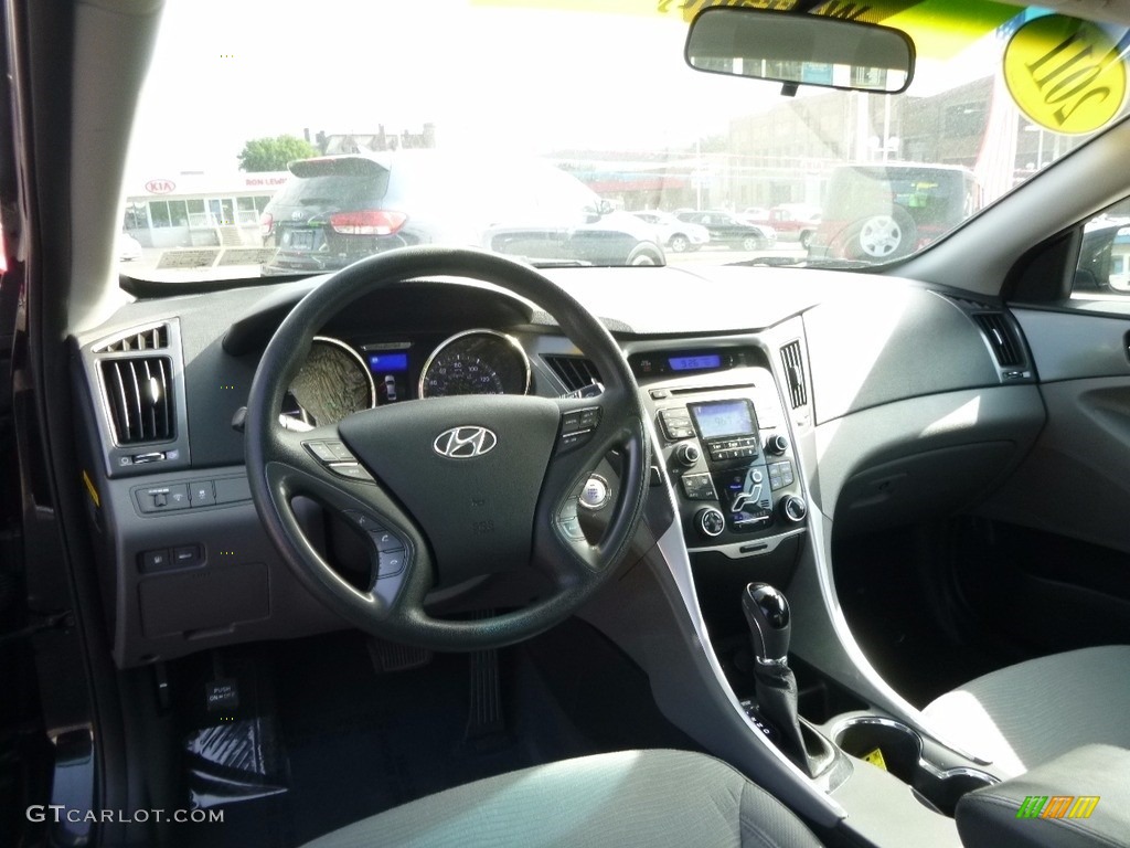 2011 Sonata Hybrid - Black Onyx Pearl / Gray photo #14