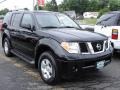 2005 Super Black Nissan Pathfinder SE 4x4  photo #2