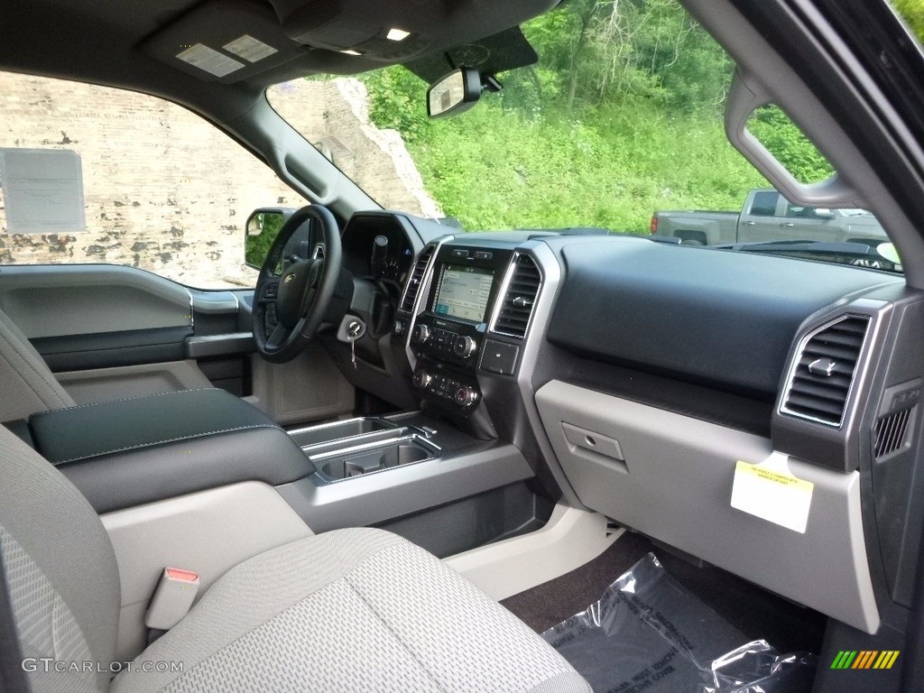 2016 F150 XLT SuperCrew 4x4 - Shadow Black / Medium Earth Gray photo #2