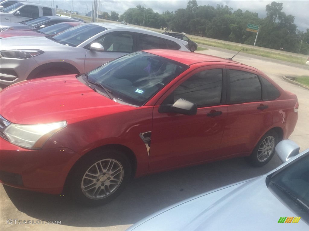 2008 Focus SE Sedan - Vermillion Red / Charcoal Black photo #2