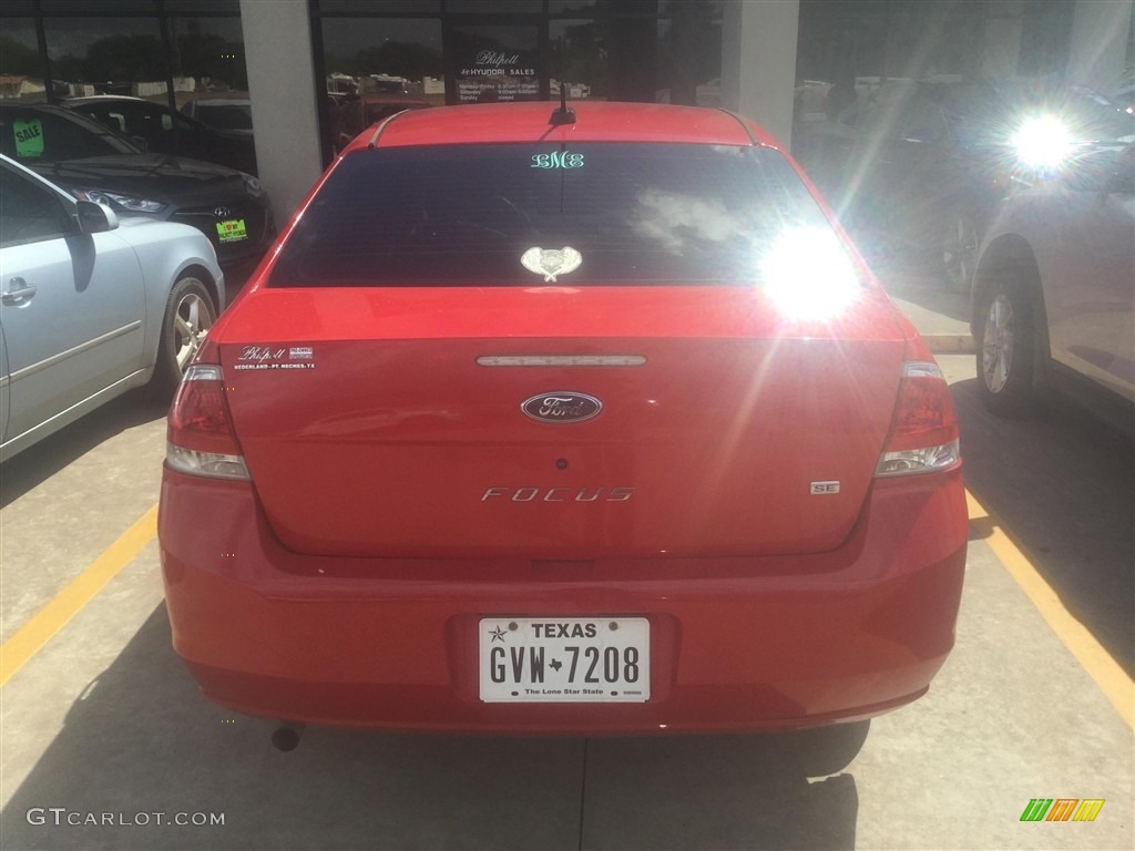 2008 Focus SE Sedan - Vermillion Red / Charcoal Black photo #3