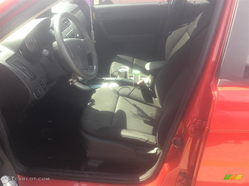 2008 Focus SE Sedan - Vermillion Red / Charcoal Black photo #7