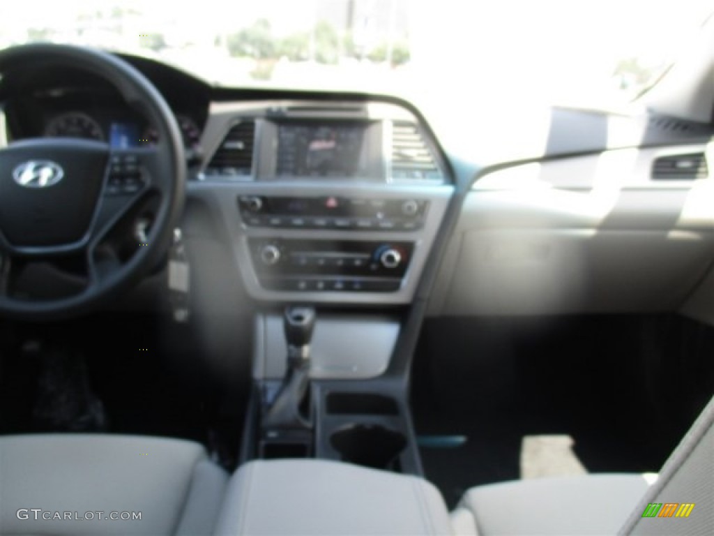 2016 Sonata SE - Venetian Red / Gray photo #15