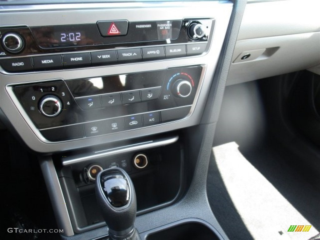 2016 Sonata SE - Venetian Red / Gray photo #19