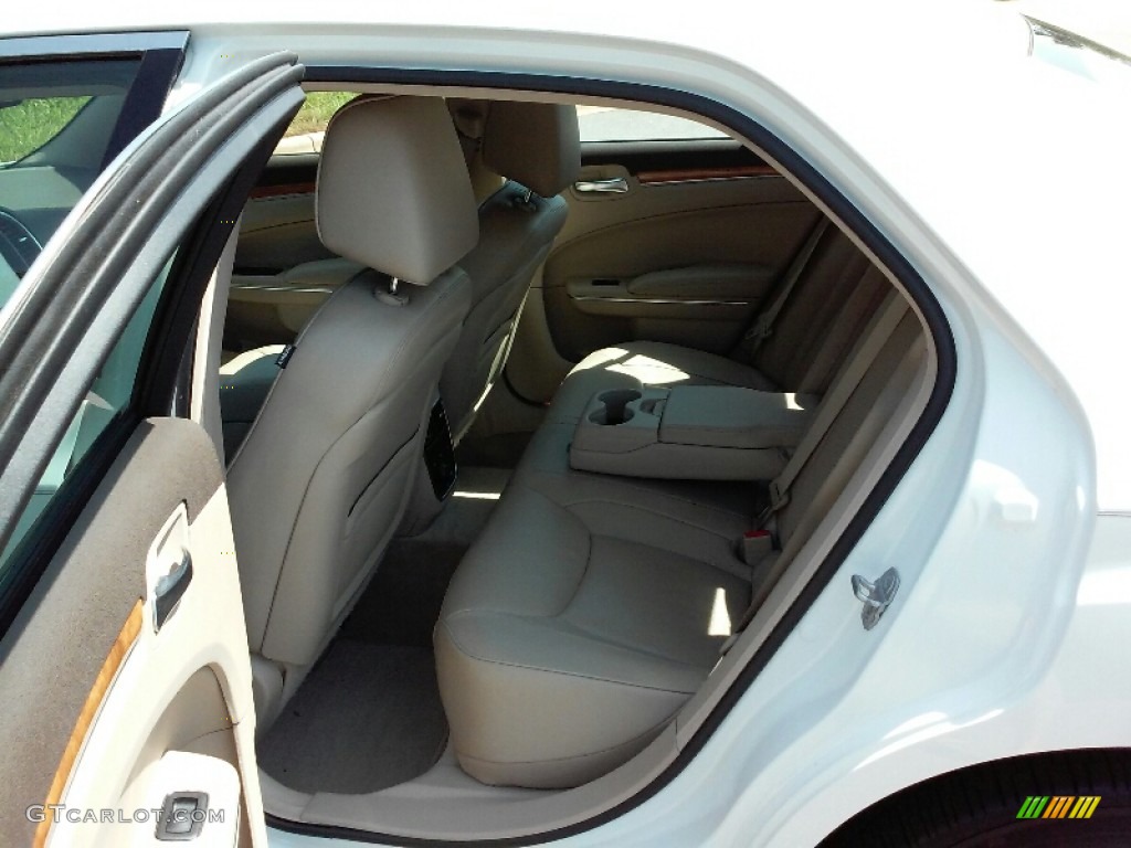 2013 300 C - Ivory Tri-Coat Pearl / Dark Frost Beige/Light Frost Beige photo #9