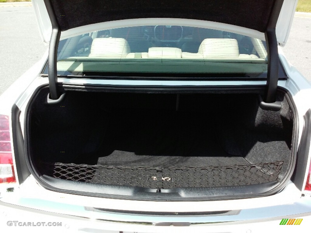 2013 300 C - Ivory Tri-Coat Pearl / Dark Frost Beige/Light Frost Beige photo #10