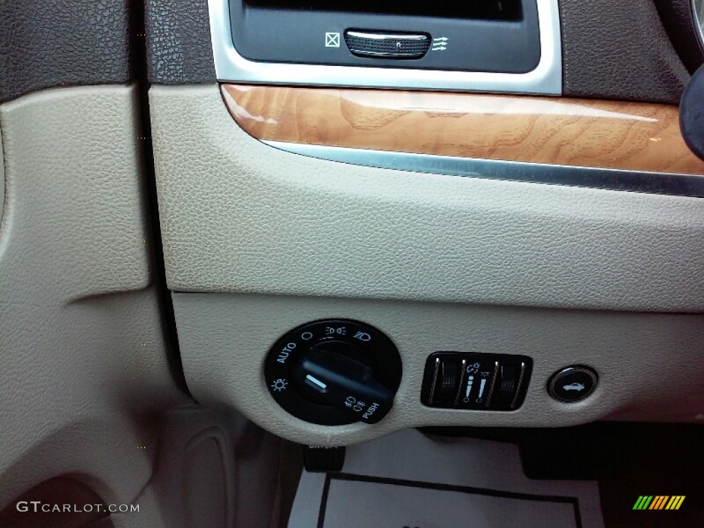 2013 300 C - Ivory Tri-Coat Pearl / Dark Frost Beige/Light Frost Beige photo #15