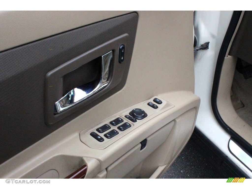 2006 SRX V6 - White Diamond / Cashmere photo #17