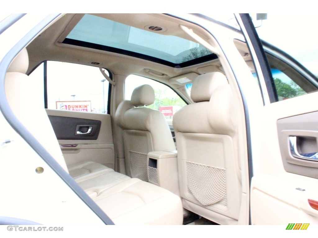 2006 SRX V6 - White Diamond / Cashmere photo #31