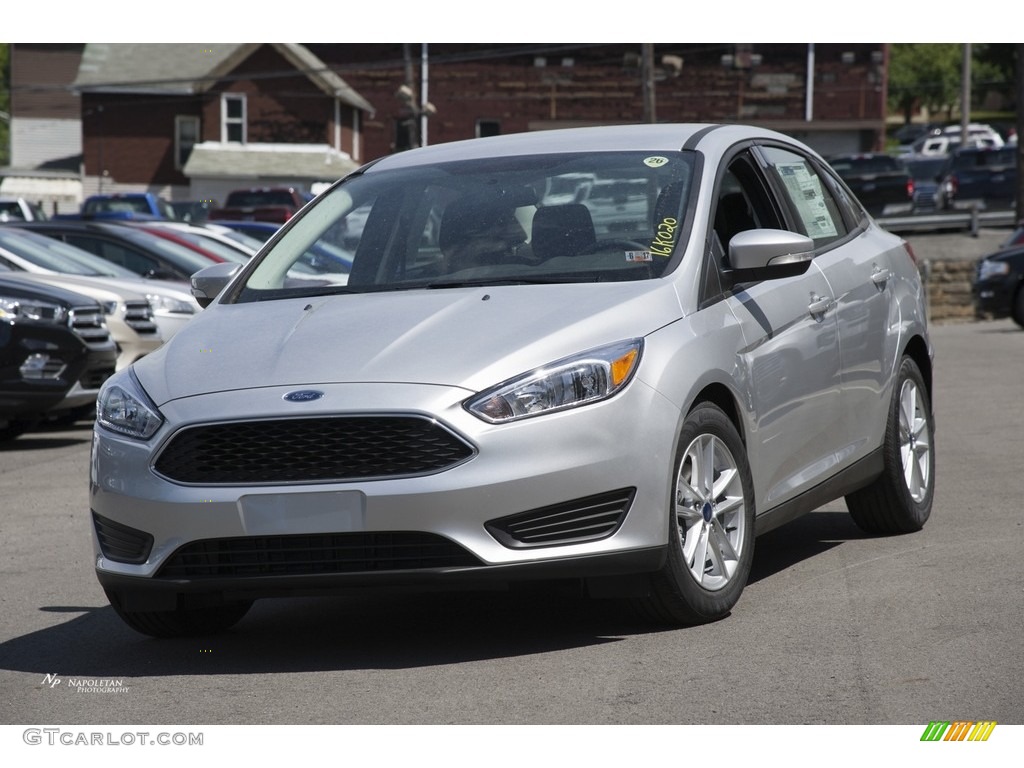 2016 Focus SE Sedan - Ingot Silver / Charcoal Black photo #1