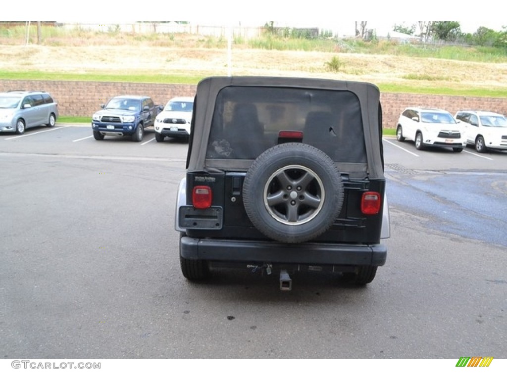 2004 Wrangler X 4x4 - Black / Dark Slate Gray photo #3