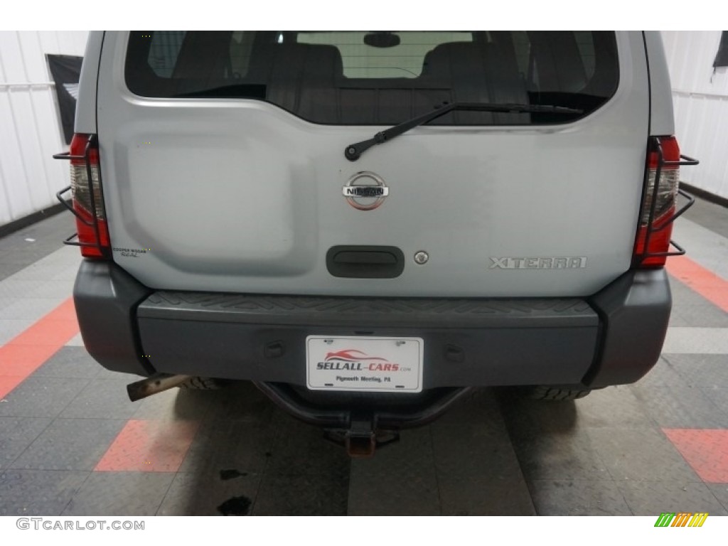 2003 Xterra SE V6 4x4 - Silver Ice Metallic / Charcoal photo #73