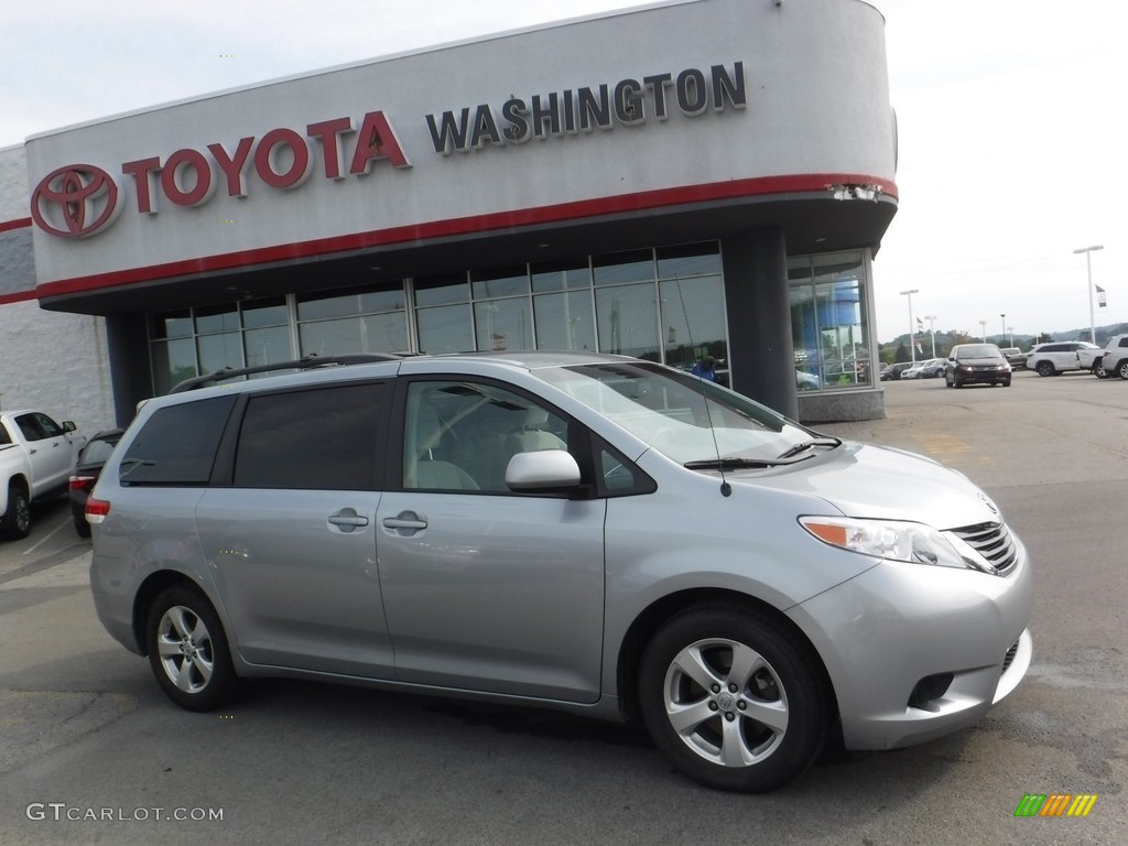 2014 Sienna LE - Silver Sky Metallic / Light Gray photo #2