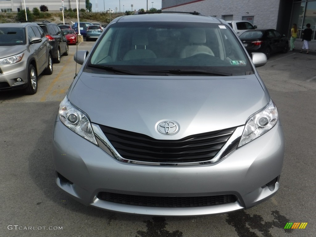 2014 Sienna LE - Silver Sky Metallic / Light Gray photo #3
