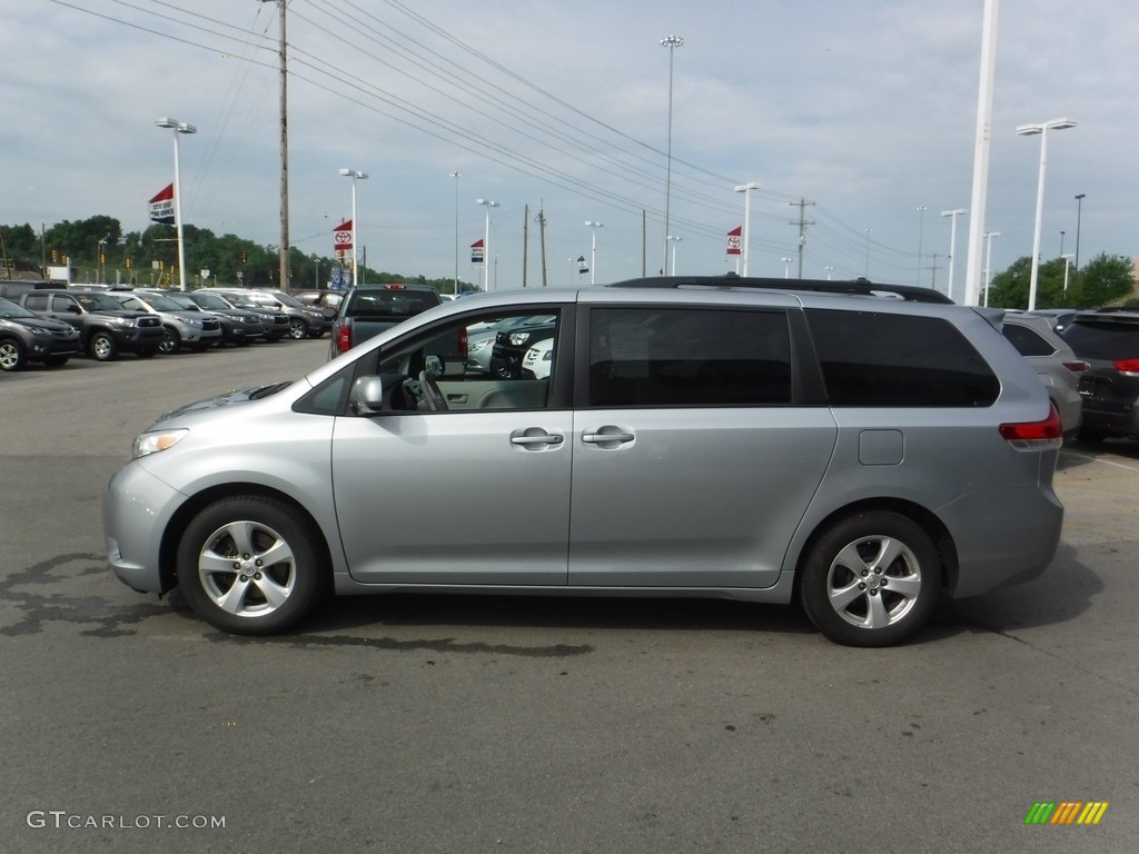 2014 Sienna LE - Silver Sky Metallic / Light Gray photo #5