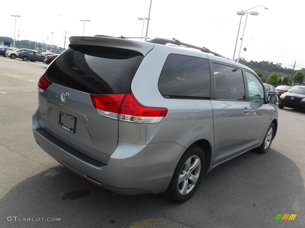2014 Sienna LE - Silver Sky Metallic / Light Gray photo #8