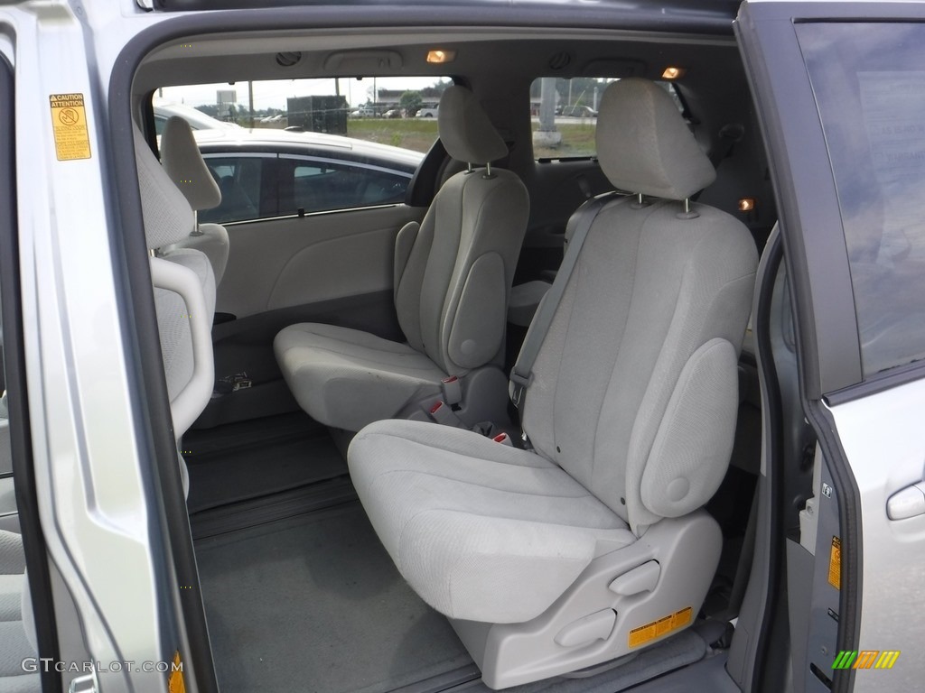 2014 Sienna LE - Silver Sky Metallic / Light Gray photo #19