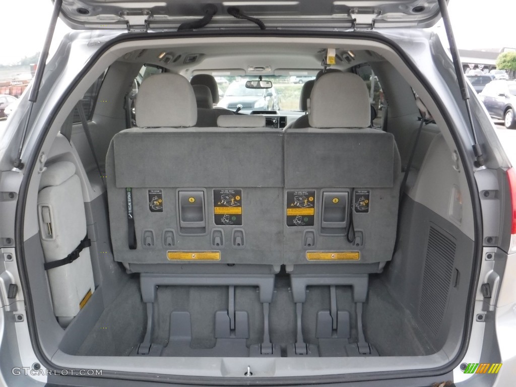 2014 Sienna LE - Silver Sky Metallic / Light Gray photo #22