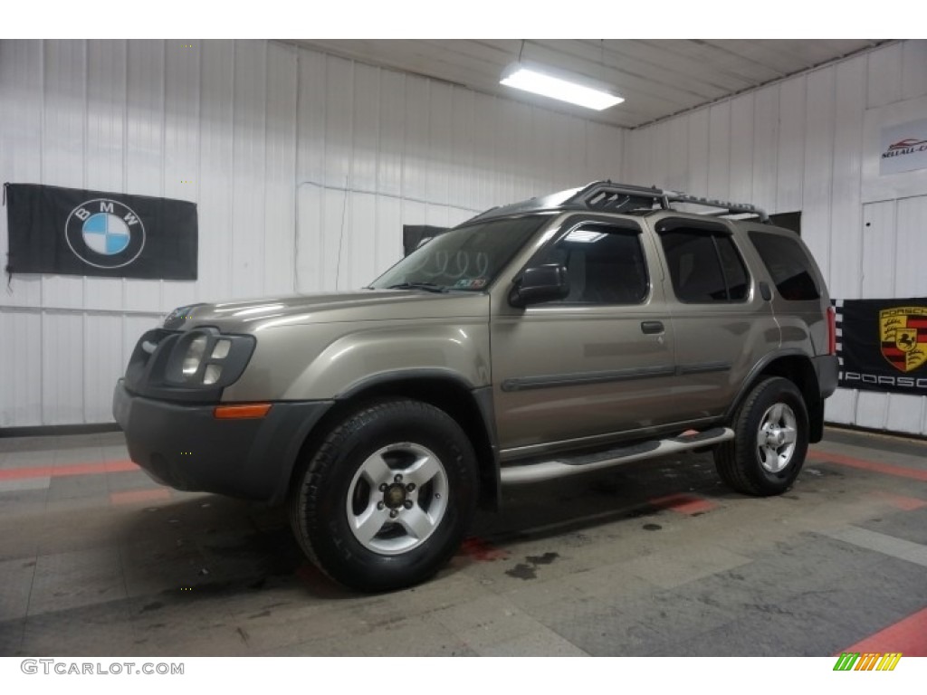 2004 Xterra XE - Silver Lightning Metallic / Sage photo #2