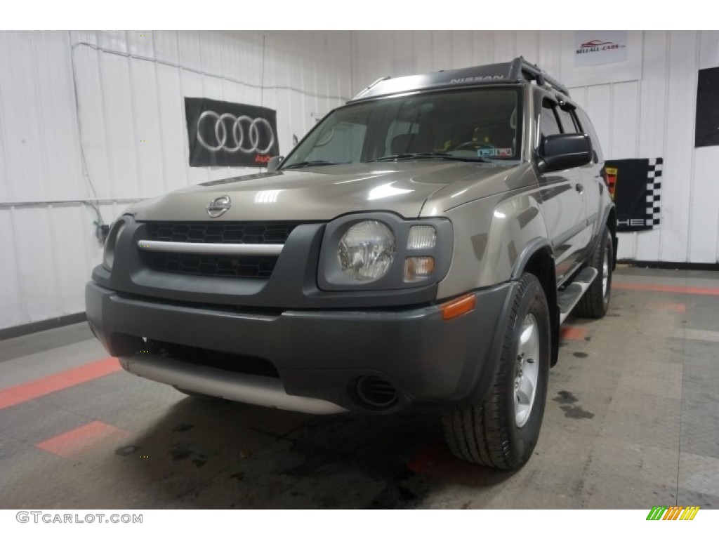 2004 Xterra XE - Silver Lightning Metallic / Sage photo #3