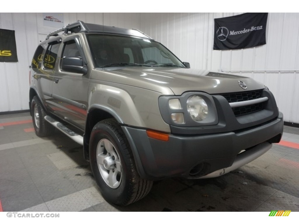 2004 Xterra XE - Silver Lightning Metallic / Sage photo #5